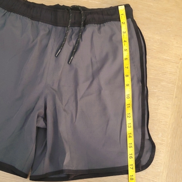 108◼️ MOTION RUNNING SHORTS - Picture 7 of 8